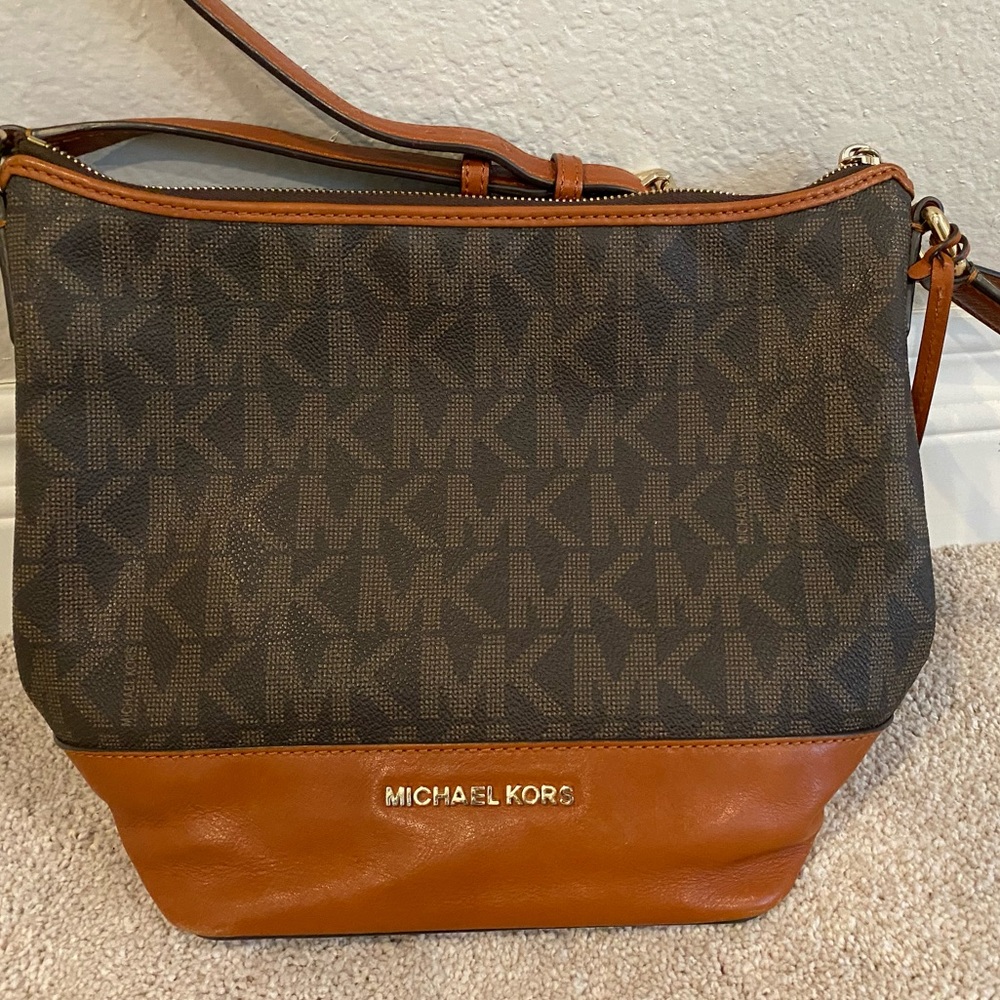 ***Price Drop*** Michael Kors Bedford Monogram Messenger Crossbody